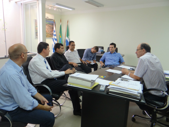Membros da OAB de Amambai reunidos com o prefeito de Amambai, Sérgio Barbosa, e o deputado Renato CâmaraFoto: Moreira Produções