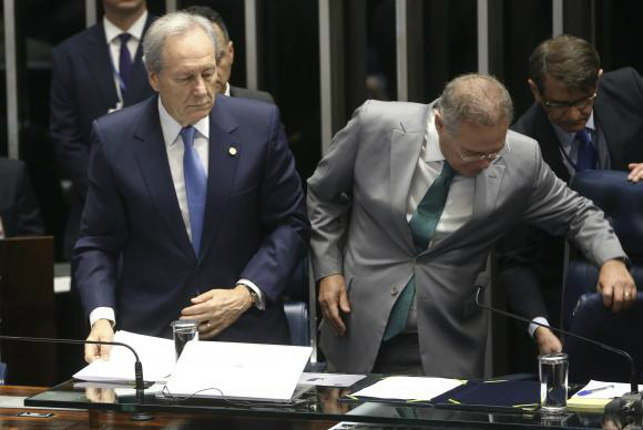 Lewandowski: sessão do impeachment pode ser suspensa às 23h e retomada amanhã Divulgação