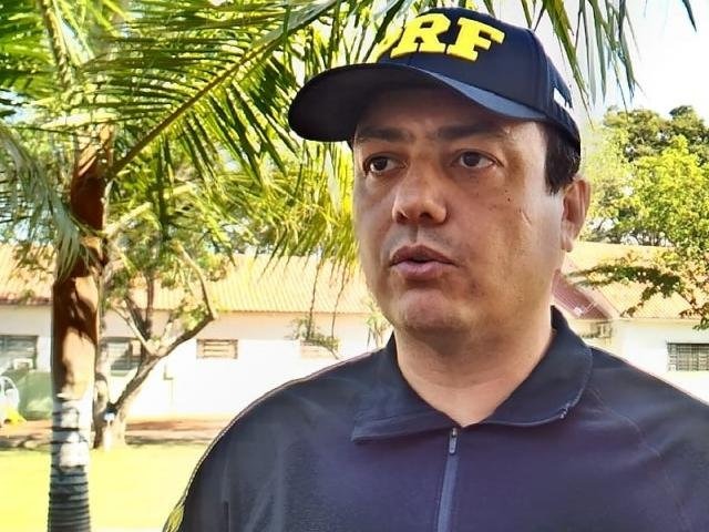 Doze pessoas são investigadas em MS por impedir desobstrução de estradas O superintendente da PRF em MS, Luiz Alexandre Gomes da Silva, durante entrevista nesta manhã. (Foto: Kleber Clajus)