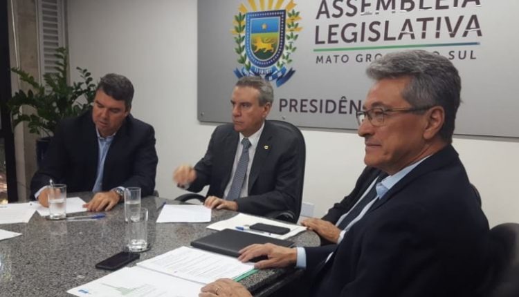 Secretários levaram projeto de manutenção do abono nesta quarta à ALMS (Foto: Maisse Cunha)