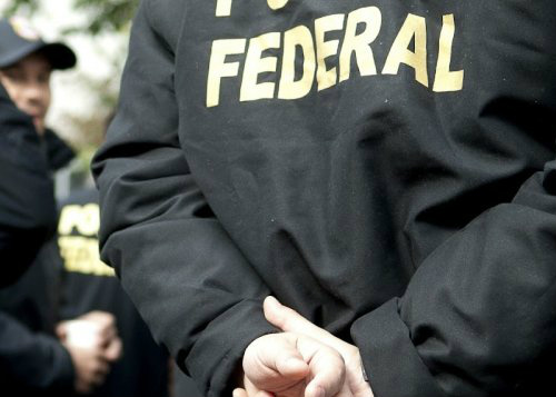 Palácio do Planalto vê na Associação Nacional dos Delegados da Polícia Federal, cuja maior parte dos integrantes é ligada ao PSDB, a responsabilidade por vazamentos de indícios que podem ser usados contra o PT e preservação de informações que podem atingir a oposição