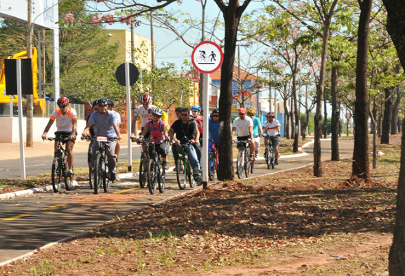Ciclovia na avenida Gury Marques, em Campo Grande, tem beneficiado a população / Foto: Divulgação