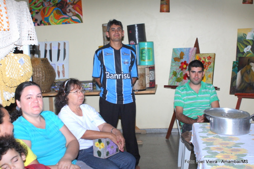 Associação de Artesãos de Amambai realiza reunião Parte dos artesãos da associação de Amambai, durante a reunião realizada no dia 12 de julho.