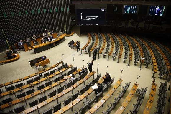 Plenário da Câmara deve votar hoje (2) parecer sobre denúncia contra Temer Plenário da Câmara dos Deputados