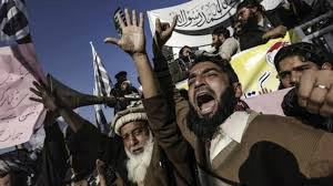 Paquistaneses protestam contra caricaturas do jornal Charlie Hebdo