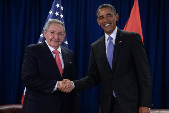 Os presidentes de Cuba, Raúl Castro, e dos Estados Unidos, Barack Obama, anunciaram, há um ano, o início de um processo de reaproximação