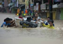 Dez mortos e 840 mil pessoas afetadas por tufão nas Filipinas
