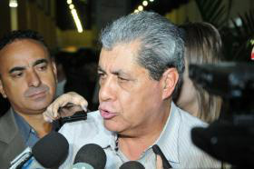 André afirma que crise no Paraguai não afetará vacinação contra aftosa Foto: GERSON WALBER / CORREIO DO ESTADOGovernador afirma que está à disposição nas questões técnicas para evitar a entrada da doença em MS