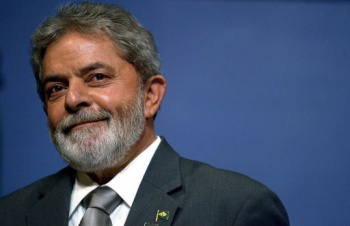 Lula apela para que adversários não façam jogo sujo e pede prudência a militantes Lula apela para que adversários não façam jogo sujo e pede prudência a militantes