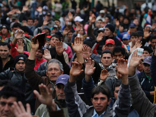 Lugo anuncia formação de governo paralelo e amplia crise no Paraguai