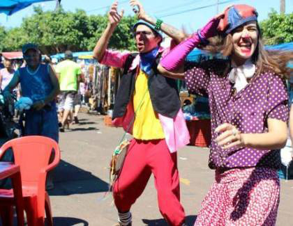 Trupe Bobos da Peble leva hoje (21) “Contos de Magia Pura” ao bairro Santa Luzia