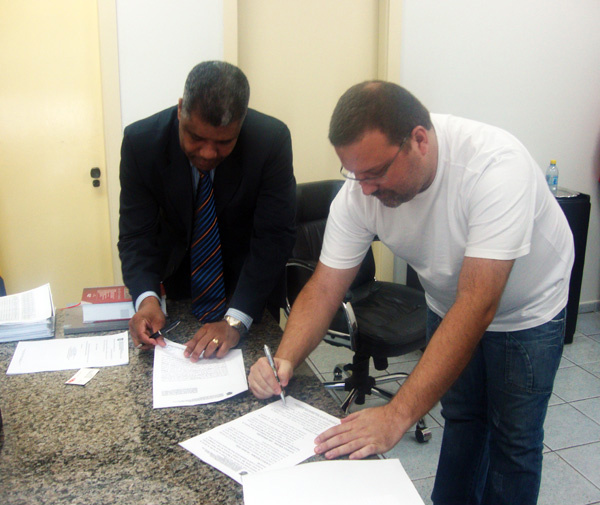 Agepen firma convênio para reeducandas trabalharem na área de bordado industrial