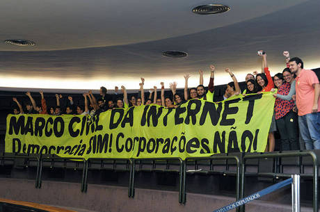 Dilma: Marco Civil da Internet foi saudado como exemplo para o mundo Dilma: Marco Civil da Internet foi saudado como exemplo para o mundo