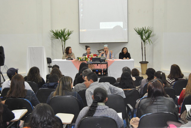 Abertura da Semana Acadêmica da UEMS contou com a presença de alunos dos dois cursos oferecidos pela instituição. Foto: Moreira Produções.