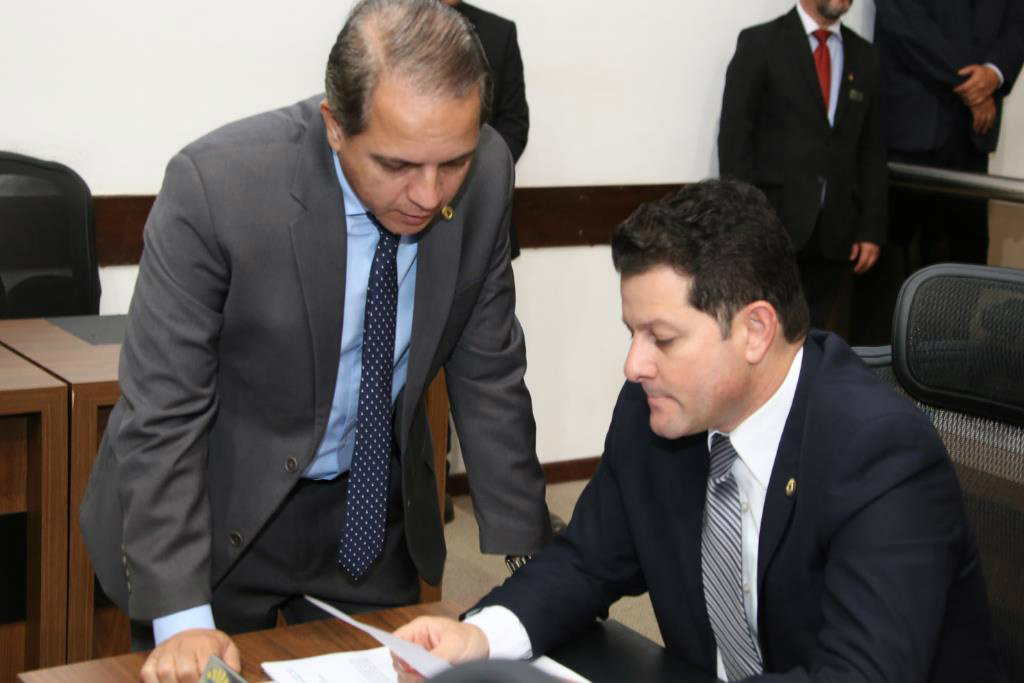 Projeto determina criação do Cadastro Estadual de Pedófilos Proposta é do deputado Coronel David (à esquerda na foto)Foto: Divulgação
