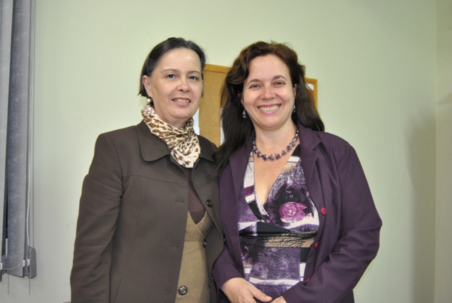 As coordenadoras dos cursos de História, Viviane Scalon Fachin e de Ciências Sociais, Célia Maria Foster. Foto: Moreira Produções.