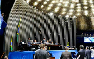 Especialistas debatem reforma política com senadores