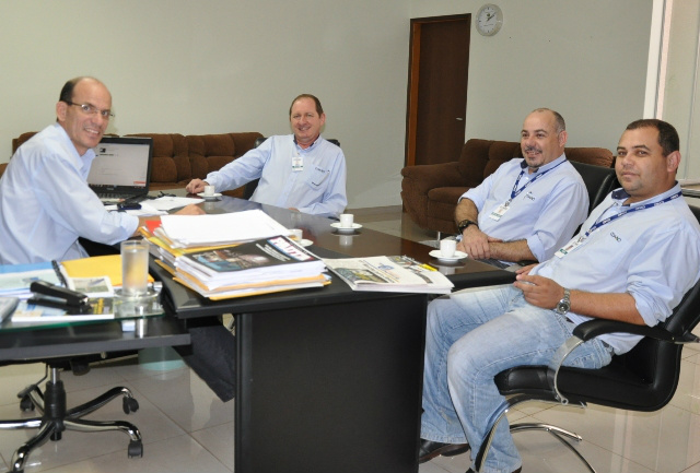 Diretores da Coamo em visita ao prefeito de Amambai, Sérgio Barbosa.