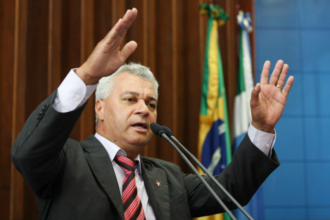 Almi clama por aprovação da PEC 300 após mortes de policiais Para Cabo Almi, policiais precisam de uma contrapartida salarial diante do perigo que correm no dia a dia garantindo a segurança da população
