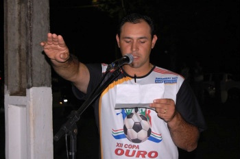 AABB de Amambai realiza a abertura da 12ª Copa Ouro O atleta Marcelo Vicentin, na empresa Incomavi, fez o juramento do atleta.