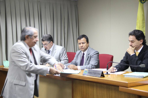 Comissão derruba veto a intérprete de Libras em locais públicos Reunião da CCJR aconteceu no plenarinho Nelito Câmara