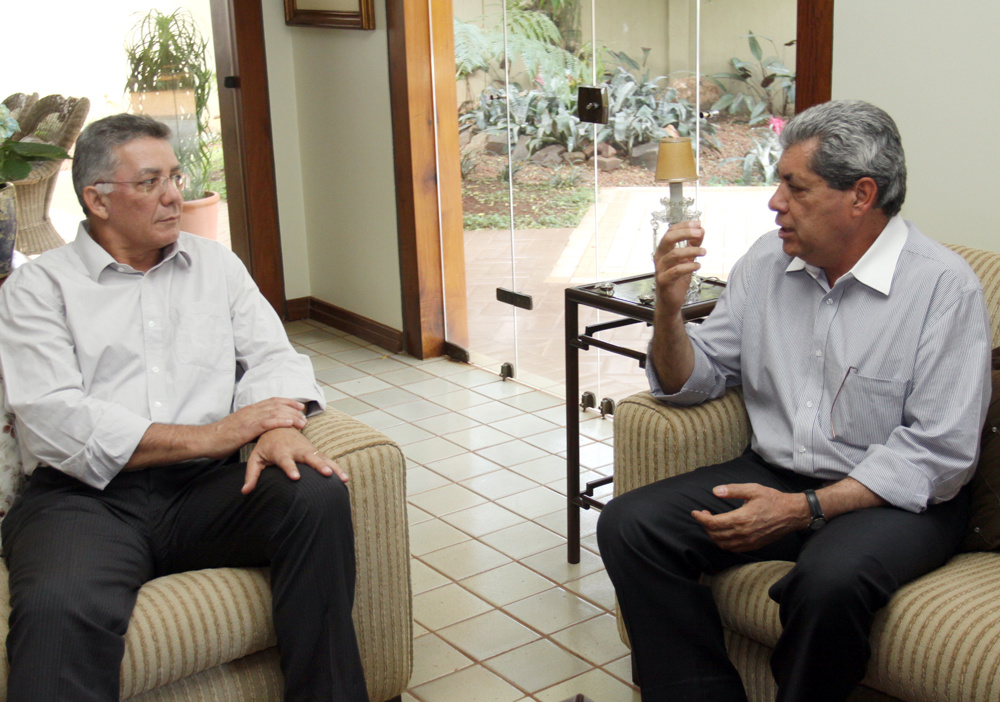 André se reúne com juiz interventor de Dourados Governador André Puccinelli com o juiz interventor de Dourados, Eduardo Machado Rocha.