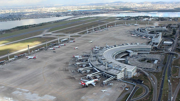 Suspeita de bomba fecha Aeroporto Internacional Tom Jobim de madrugada