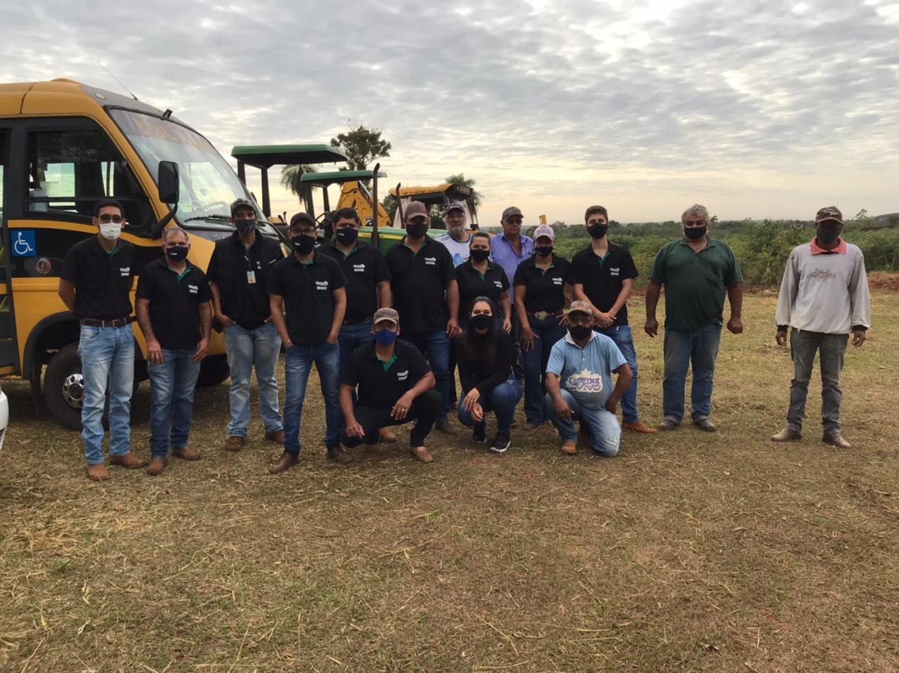 Pequenos produtores rurais são atendidos pela prefeitura de Amambai Equipe da secretaria de Agricultura que atua no atendimento aos pequenos produtores do município / Fotos: Decom