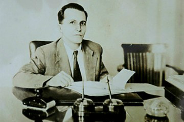Após 65 anos, Senado devolve mandato a Luiz Carlos Prestes Luiz Carlos Prestes, quando senador da República, mandato cassado mesmo tendo sido o mais votado até aquele momento da história do país