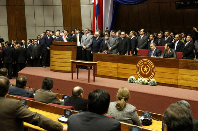 Advogados paraguaios também defendem impeachment de Lugo Advogados paraguaios também defendem impeachment de Lugo