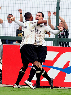 Corinthians vence clássico contra o Palmeiras por 1X0 Corinthians vence clássico contra o Palmeiras por 1X0
