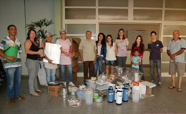Ações da comunidade de Amambai dão fôlego ao Hospital Regional Membros do Interact entregaram utensílios de cozinha aos funcionários do Hospital. (Foto: Moreira Produções)