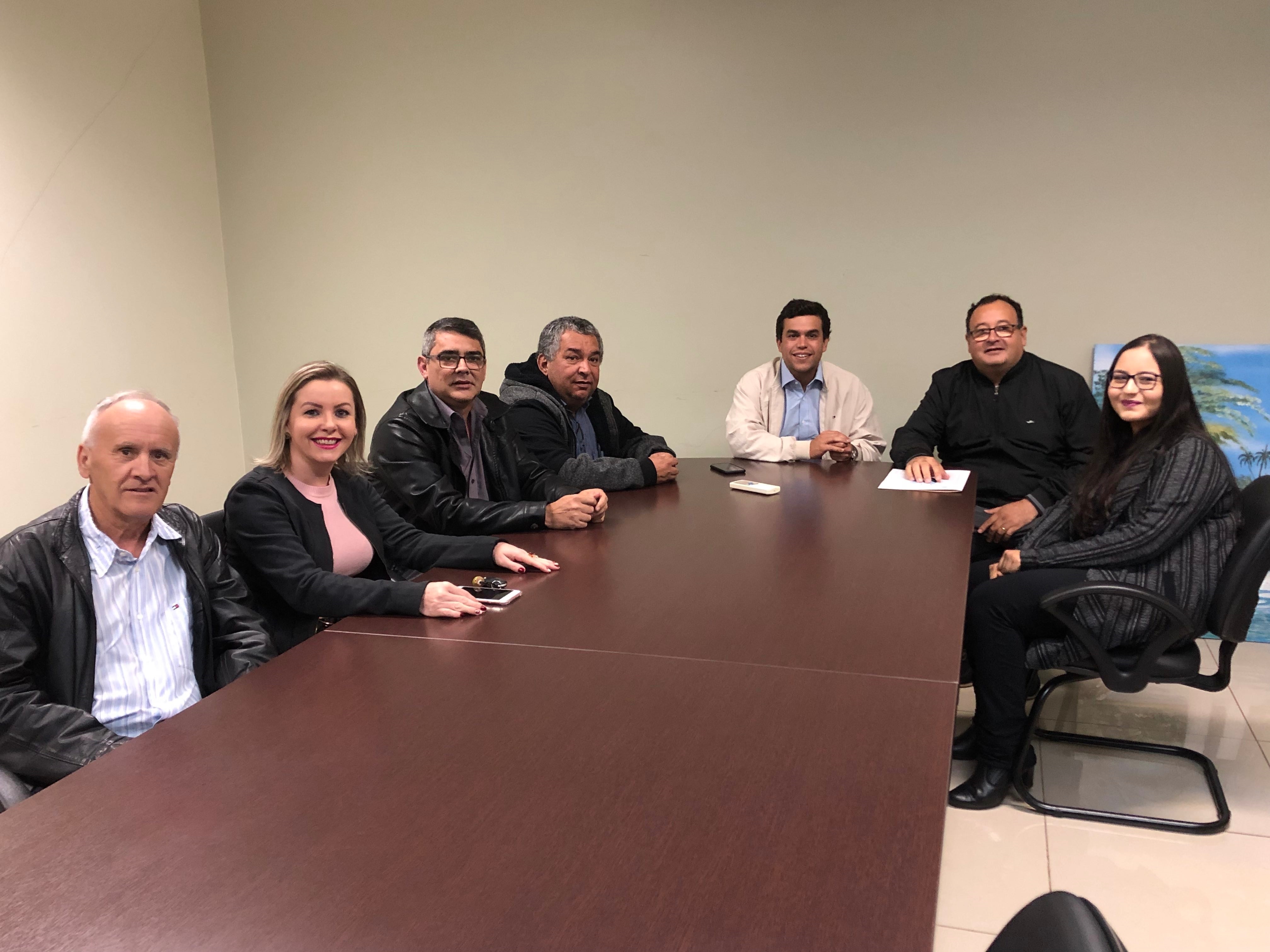 Vereadores e prefeito solicitam ao deputado Beto Pereira investimentos Deputado federal Beto Pereira (PSDB/MS) durante reunião com prefeito, vice-prefeito e os vereadores / Foto: Assessoria