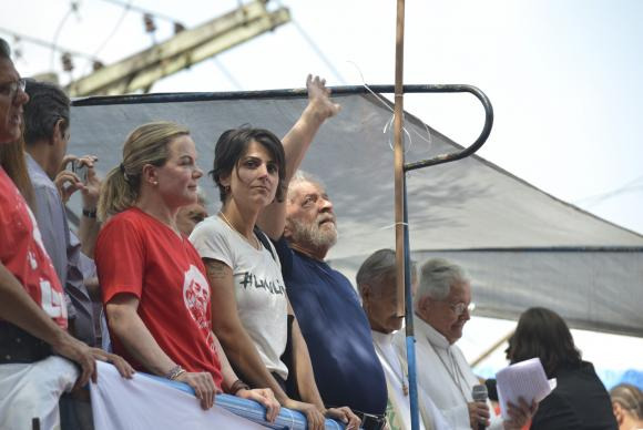  O ex-presidente Lula participa de ato em frente ao Sindicato dos Metalúrgicos do ABC Foto: Rovena Rosa/Agência Brasil