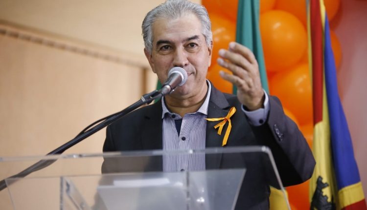 Governador Reinaldo Azambuja durante discurso. (Foto: Marcos Ermínio)