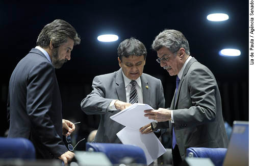 Minirreforma eleitoral segue para sanção e deve valer já para 2014 Os deputados mantiveram na minirreforma a proibição de propagandas como cartazes, placas, muros pintados em bens particulares