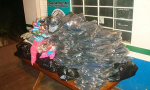 PMA barra contrabando de 130 quilos de roupas da Bolívia
