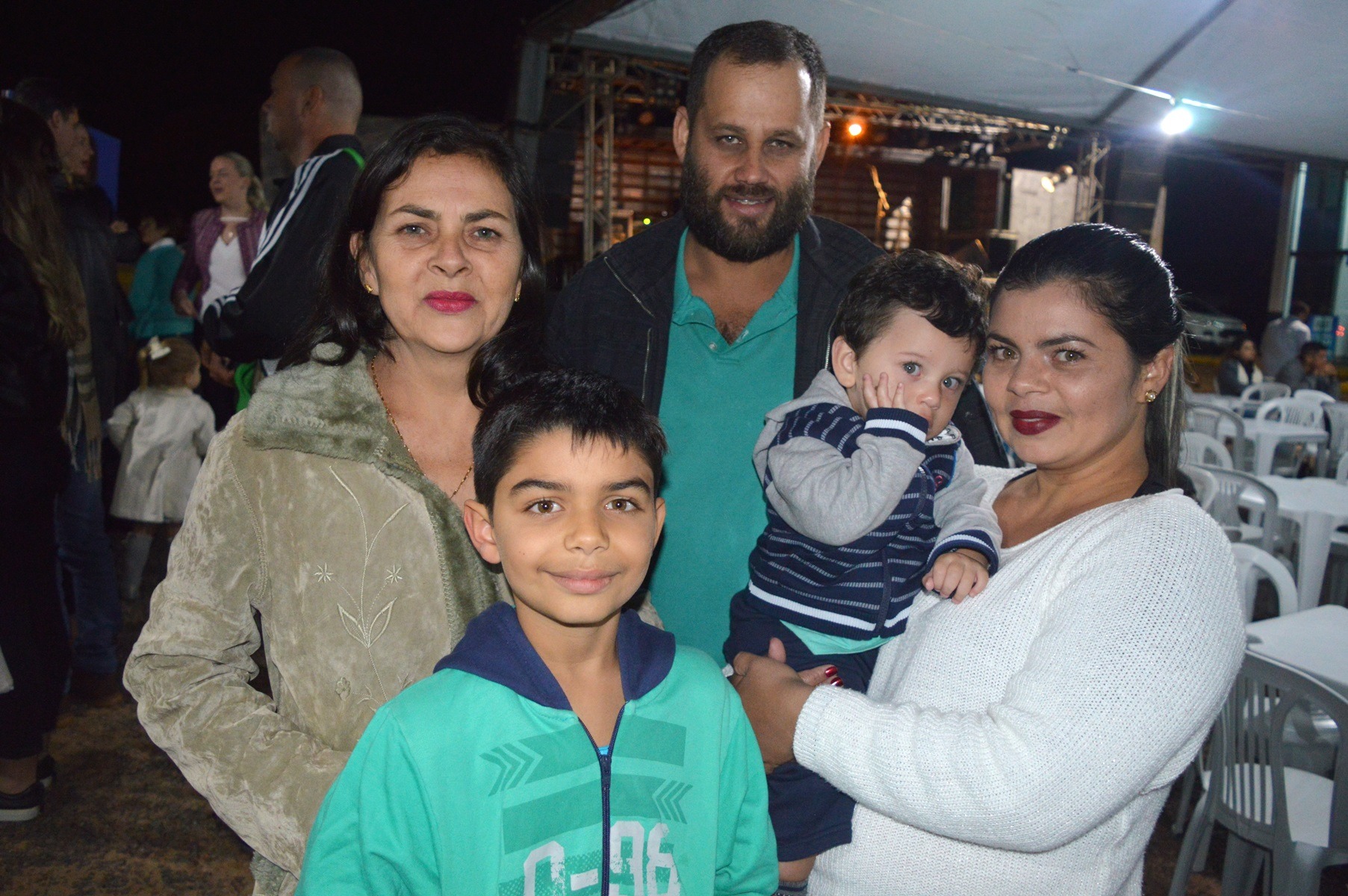 Tonny e Rhael foram atração da Festa da Colheita em Amambai Solenir Nogueira e a família gostaram do evento / Foto: Moreira Produções