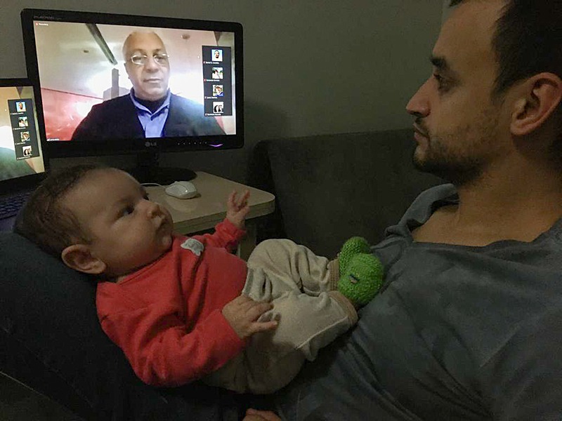Como as famílias brasileiras vem praticando a fé em meio ao isolamento social? Com a quarentena, os encontros, cultos, e louvores da Comunidade Cristã Reformada, liderada pelo pastor Ariovaldo, passaram a serem feitos virtualmente - Arquivo pessoal