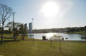 Sol aparece forte e não chove em MS nesta quinta-feira