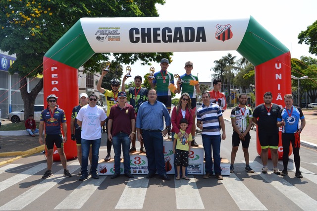 3ª etapa do Campeonato Conesul de MTB reuniu ciclistas em Amambai Prefeito, secretários e vereadores prestigiaram o evento / Foto: Moreira Produções