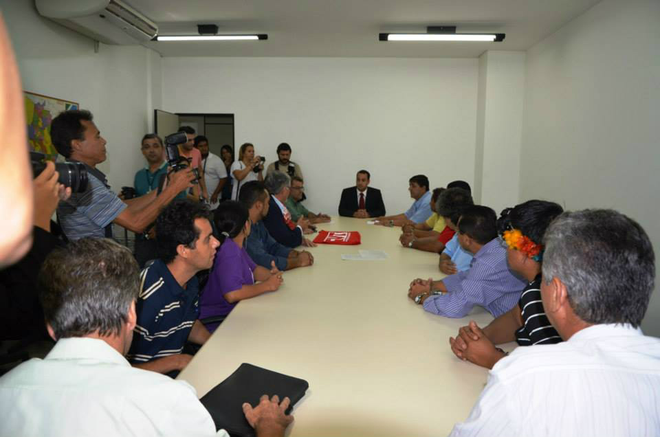 Movimentos de MS denunciam suposto leilão para formação de milícias As entidades acreditam que a segurança tem que ser feita pela polícia e pedem que o governo Federal resolva o impasse que ocorre em Mato Grosso do Sul.