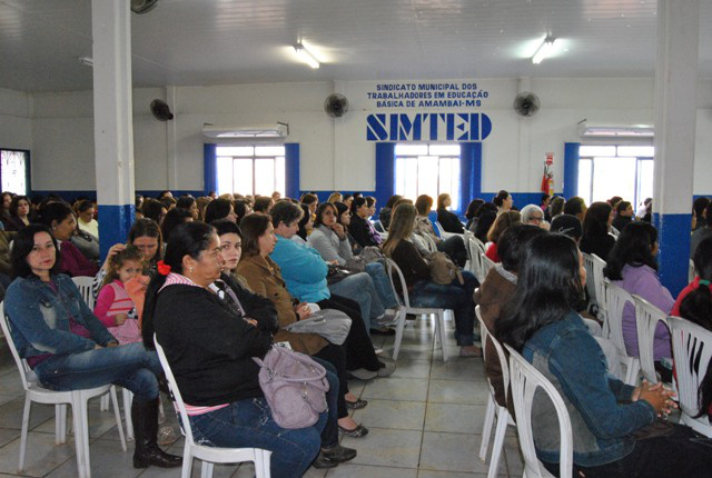Segundo seminário sobre o Previbai é realizado no Simted de Amambai Mais de 280 servidores municipais da área da educação estiveram presentes no seminário do Previbai realizado no Simted. Foto: Moreira Produções.