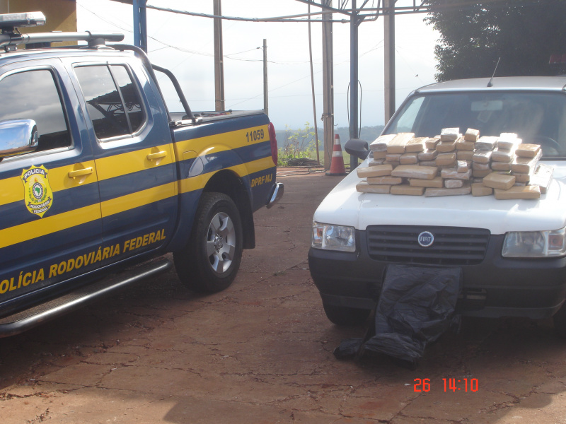 Foto: Divulgação / PRFDroga estava em um veículo Fiat Uno