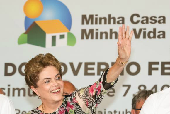 Dilma: país precisa acabar com mosquito antes que comprometa crianças e grávidas Presidenta Dilma Rousseff diz durante cerimônia de entrega de unidades habitacionais em Indaiatuba, São Paulo, que sociedade precisa se engajar no combate ao Aedes aegypti