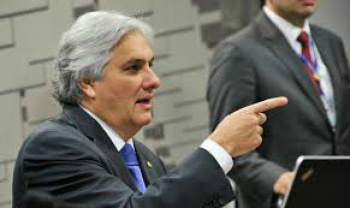 Delcídio quer anular gravação que justificou sua prisão Senador Delcídio do Amaral (PT/MS) / Foto: Divulgação