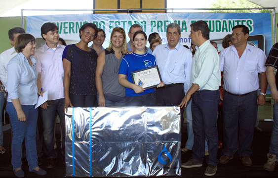 Sanesul premia vencedoras em concurso de redação