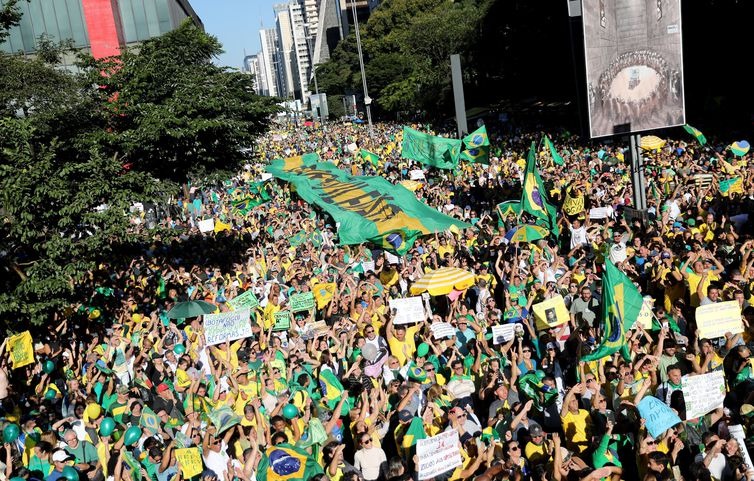 Manifestação pró-governo na Avenida Paulista / Foto: Reuters/Nacho Doce/Direitos reservados