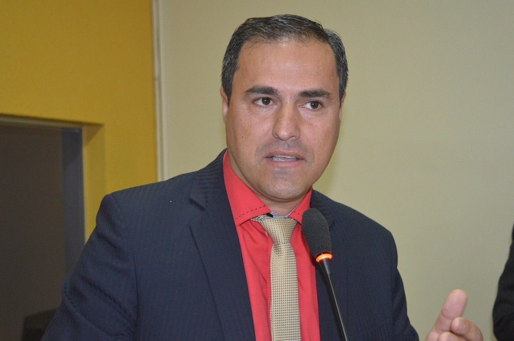 Geverson quer informações da prefeitura sobre pagamentos feitos a micro empresa Vereador de Amambai, Geverson Vicentim (PDT)Foto: Moreira Produções