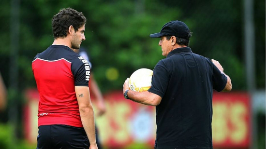 São Paulo recebe o Danubio para superar derrota na estreia Muricy quer explorar jogadas velozes com Alexandre Pato